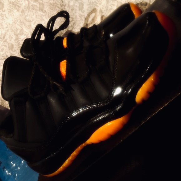 Black citrus Jordan 11 - Picture 3 of 4